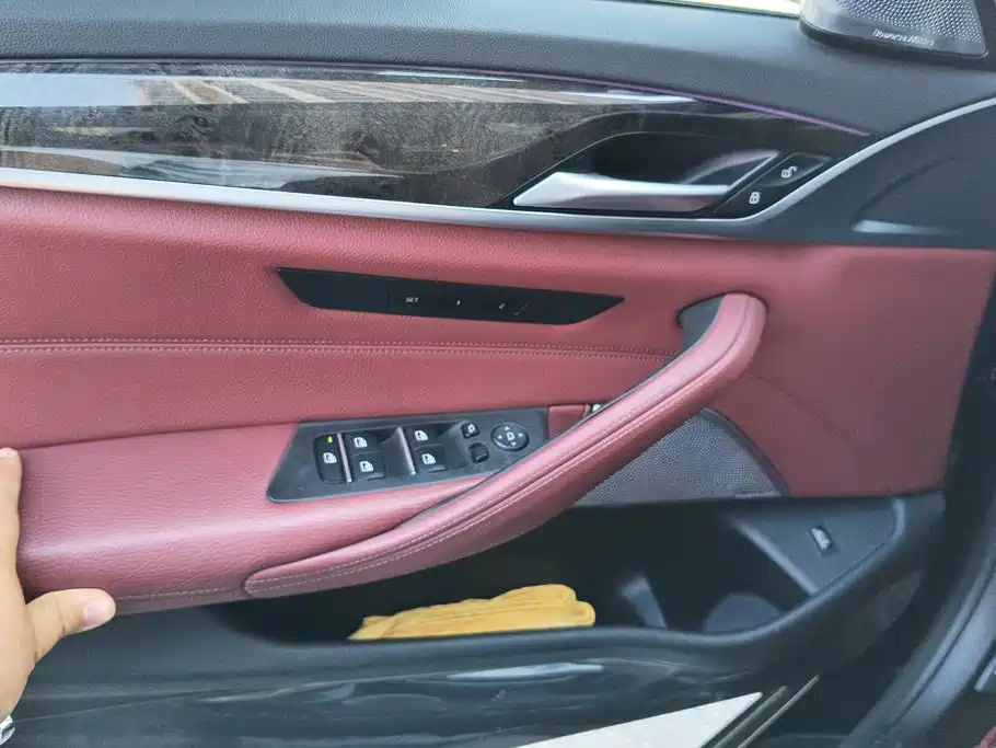 BMW 5 Series — миниатюра 7