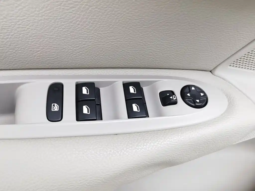 Citroen C4L — миниатюра 9