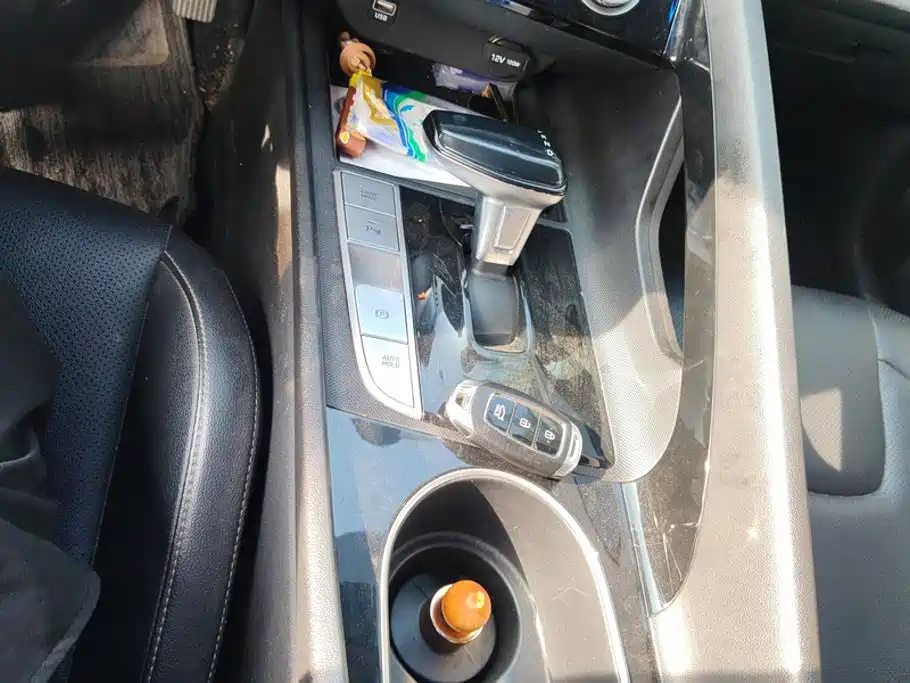 Hyundai Elantra — миниатюра 16