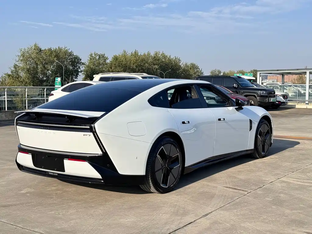 XPeng P7 — миниатюра 10