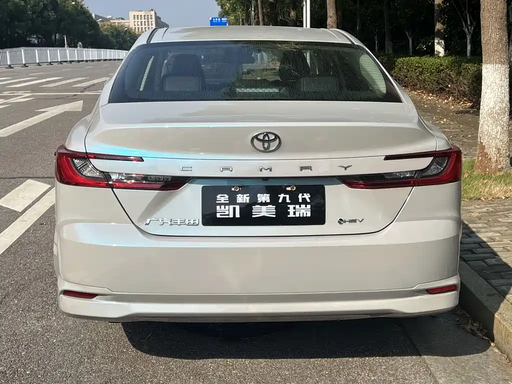 Toyota Camry — миниатюра 4