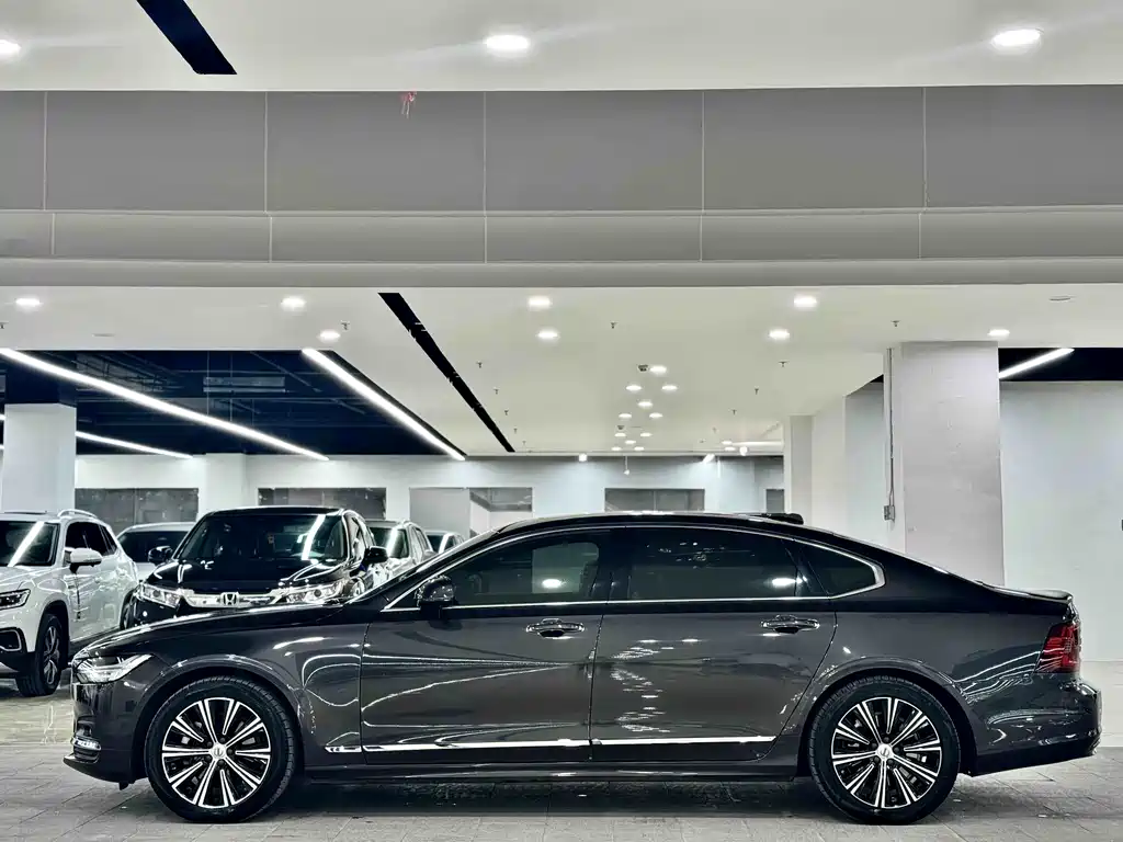 Volvo S90 2021 B5 Luxury