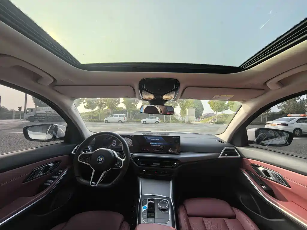 BMW i3 2025 eDrive 35 L