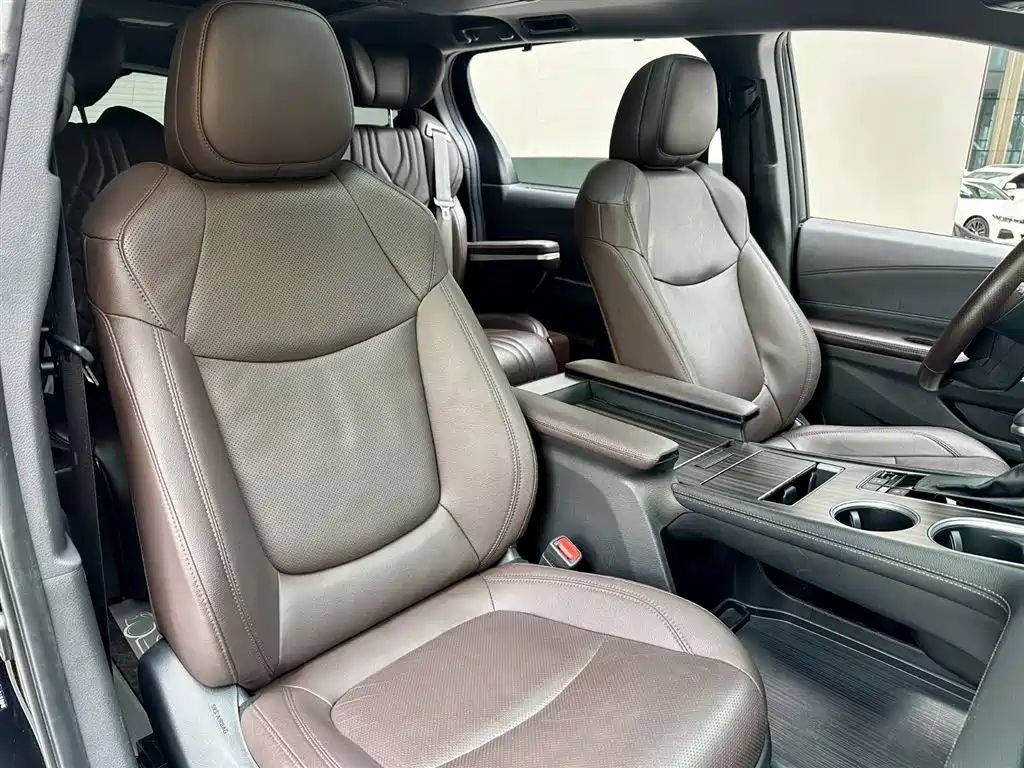 Toyota Sienna 2021 2.5L