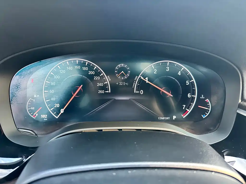 BMW 5 Series — миниатюра 7
