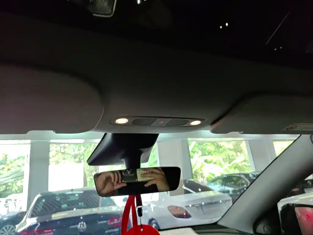 Tesla Model Y — миниатюра 18