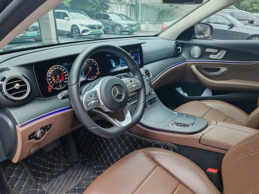 Mercedes-Benz E-Class — миниатюра 13