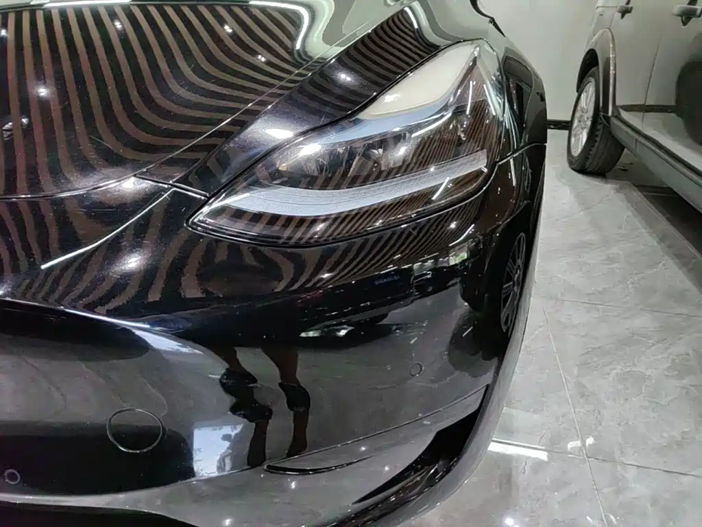 Tesla Model Y — миниатюра 24