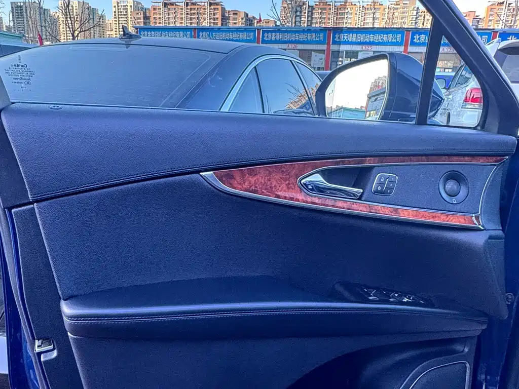 LINCOLN NAVIGATOR (IMPORT)