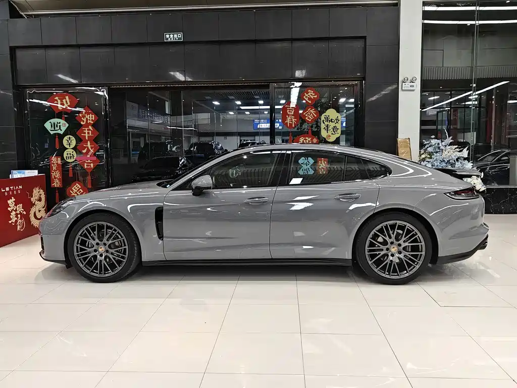 PORSCHE PANAMERA