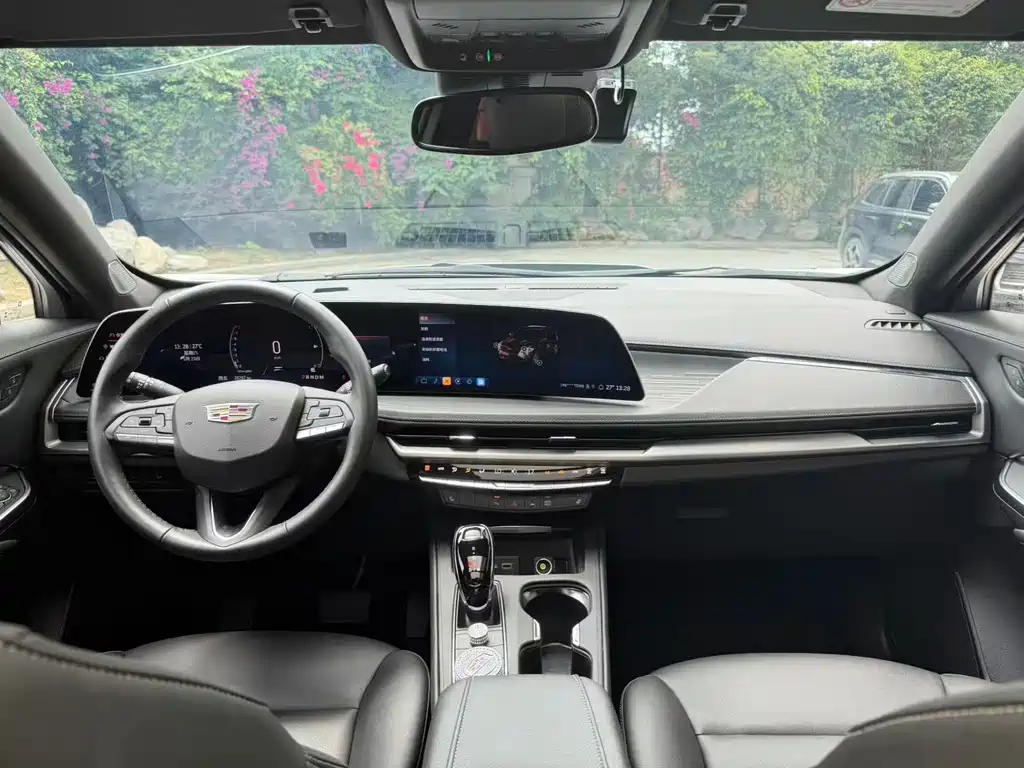 Cadillac XT4 — миниатюра 7