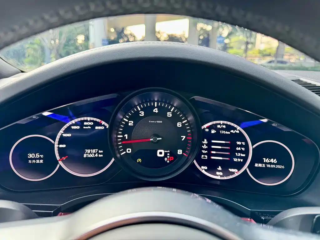 Porsche Cayenne — миниатюра 4