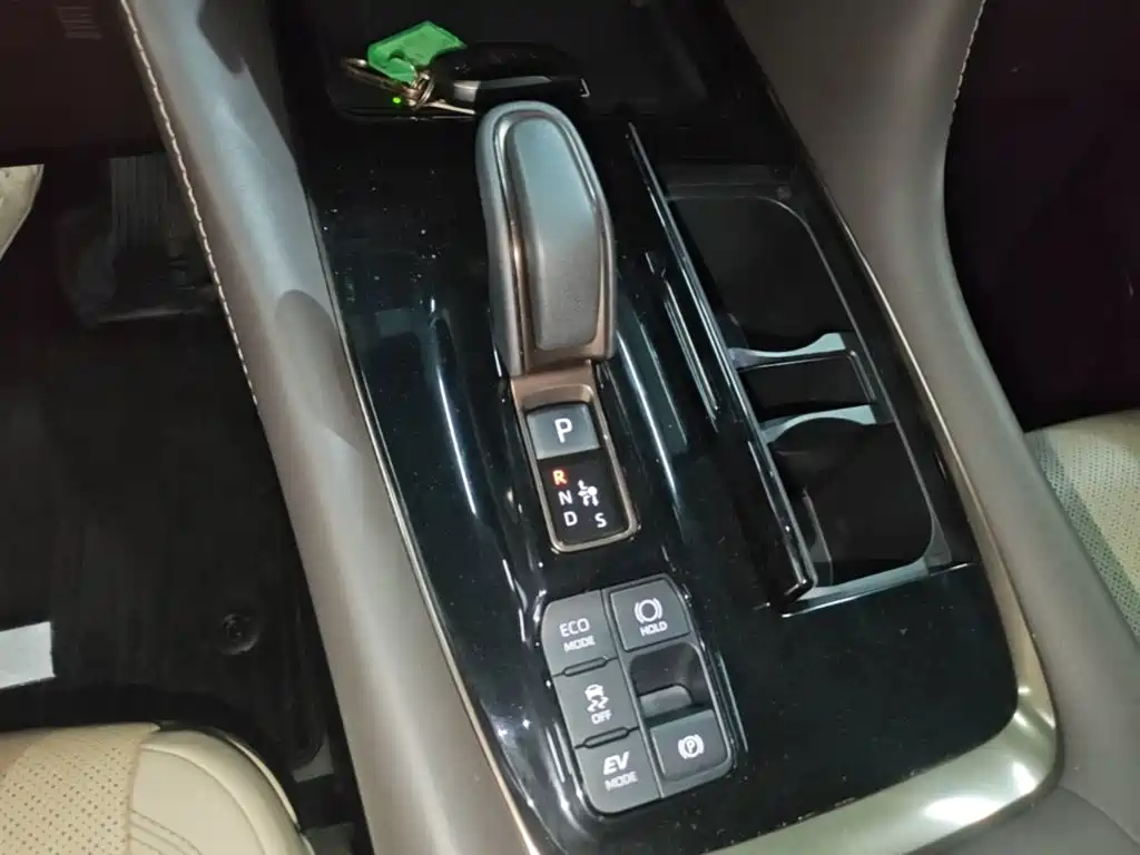 Toyota Alphard — миниатюра 14
