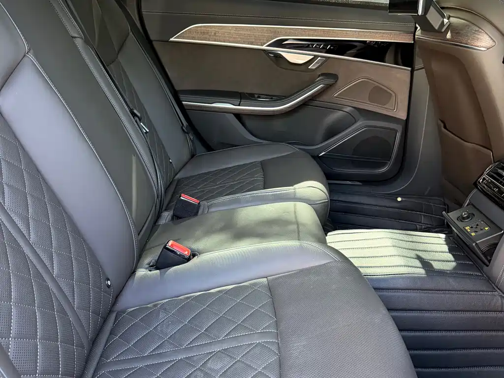 Audi A8 2024 A8L 55 TFSI quattro Flagship