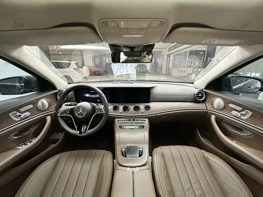 Mercedes-Benz E-Class — миниатюра 9