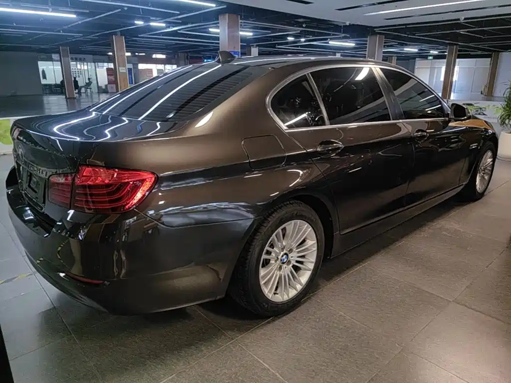 BMW 5 Series — миниатюра 7