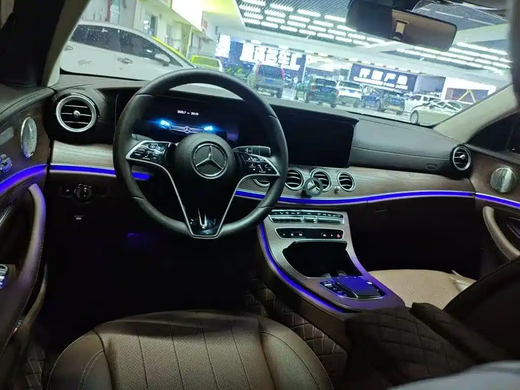 Mercedes-Benz E-Class — миниатюра 2