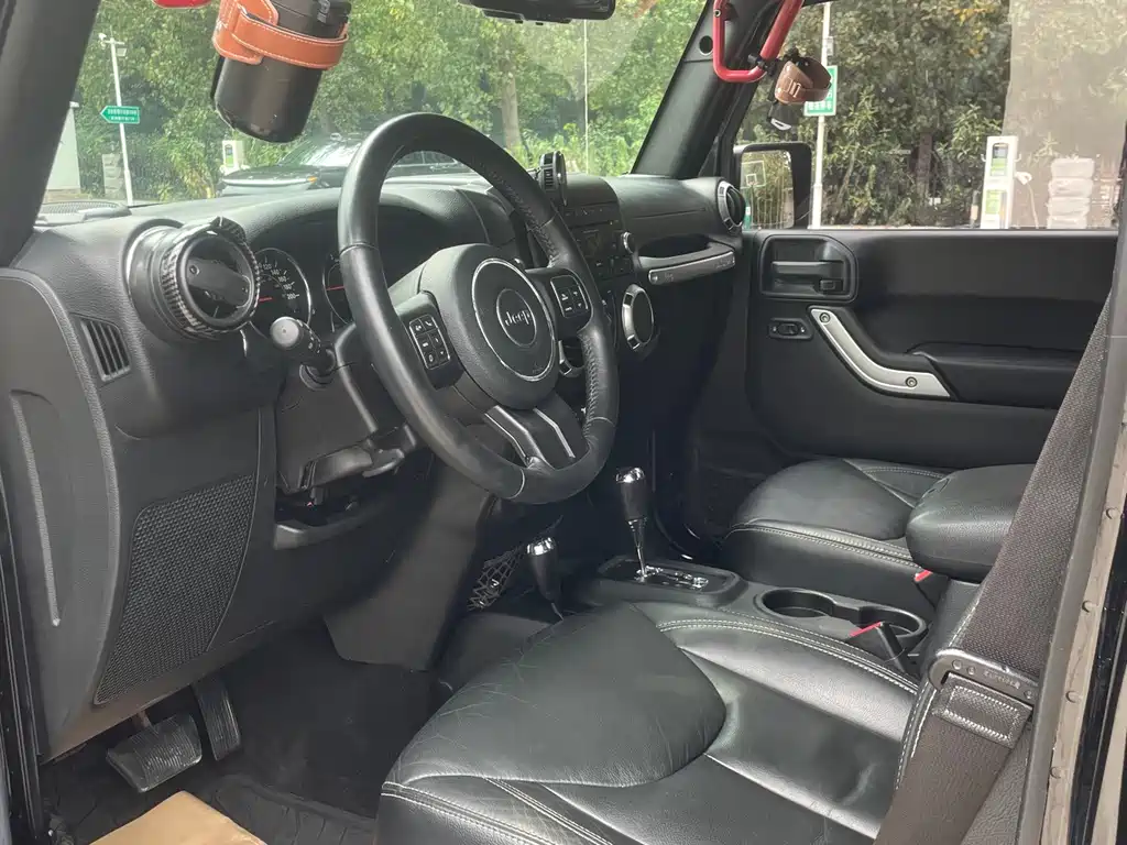 Jeep Wrangler — миниатюра 10