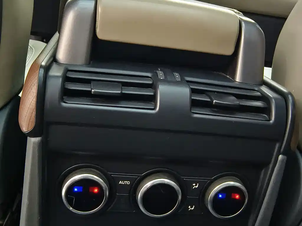 Land Rover Defender — миниатюра 19
