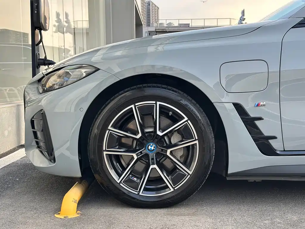 BMW i4 — миниатюра 15