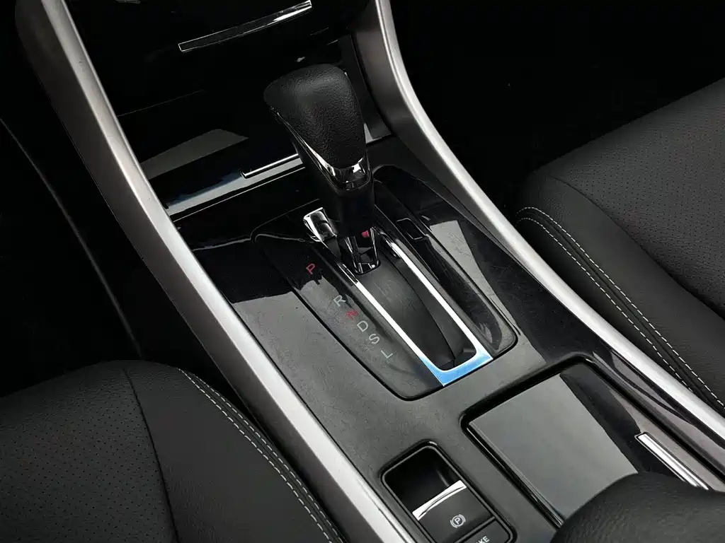 Honda Accord — миниатюра 17