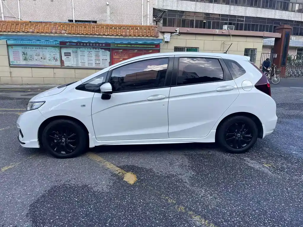 Honda Fit — миниатюра 8