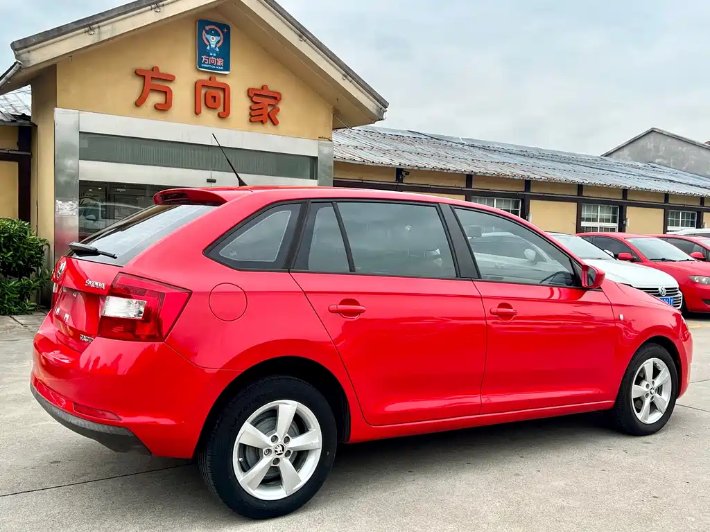 Skoda Rapid Spaceback — миниатюра 10