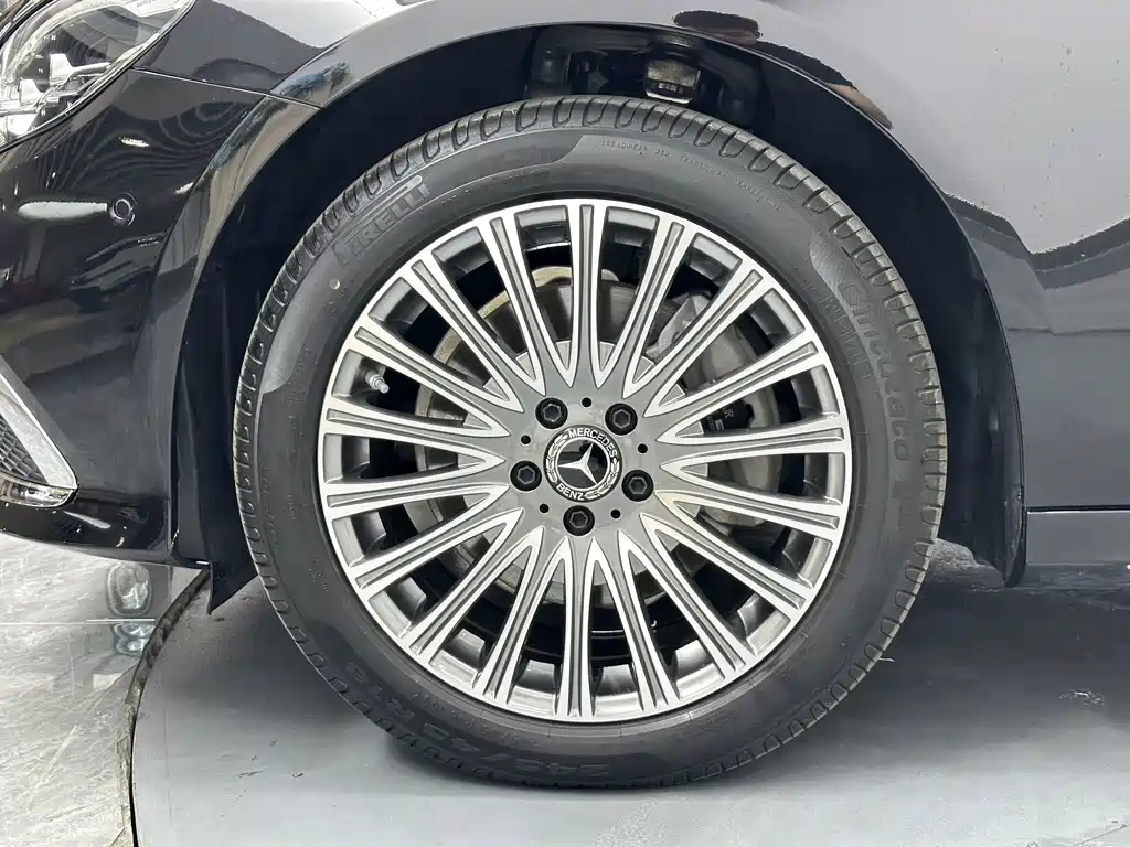 Mercedes-Benz E-Class — миниатюра 23