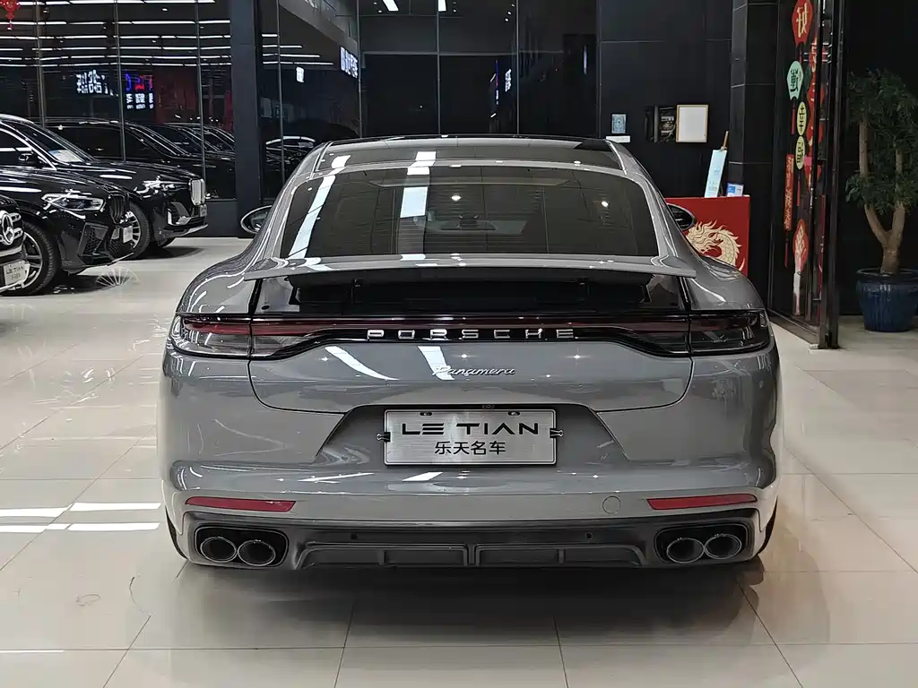 PORSCHE PANAMERA