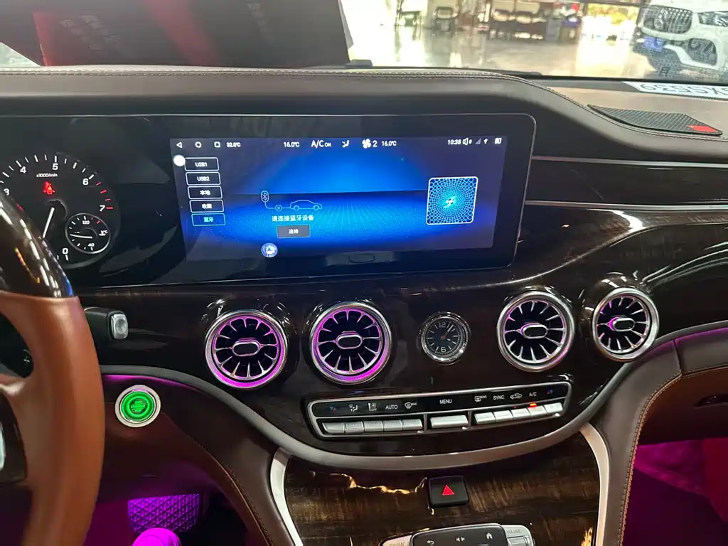 Mercedes-Benz Vito 2023 2.0T 7 мест