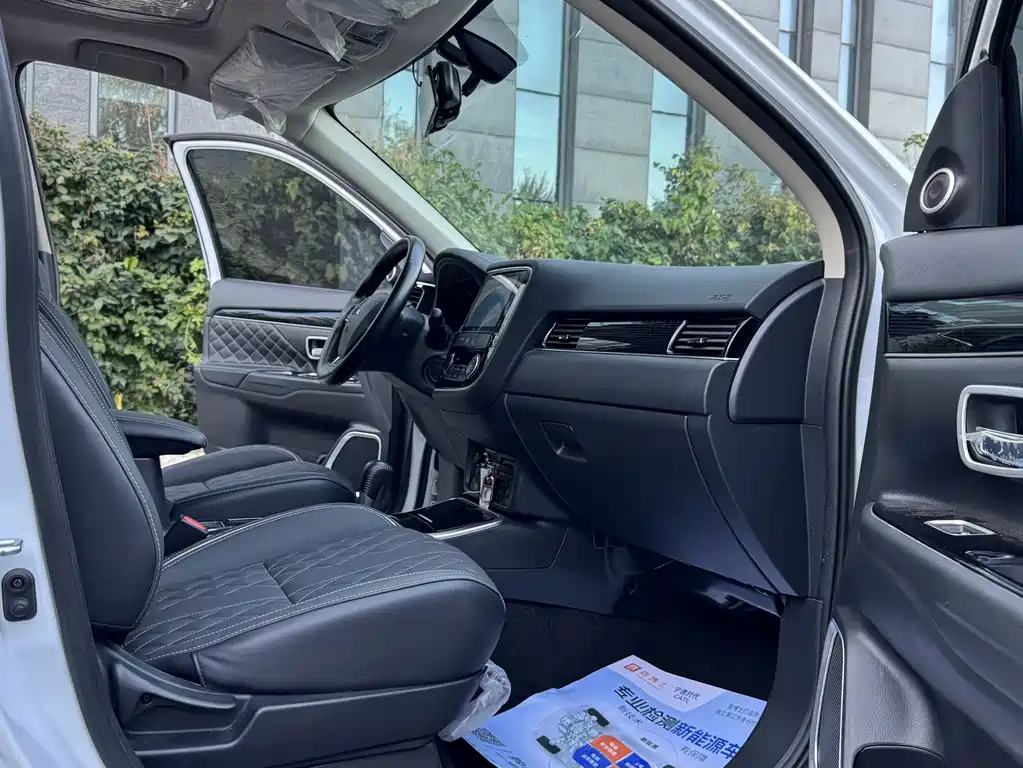 Mitsubishi Outlander — миниатюра 13