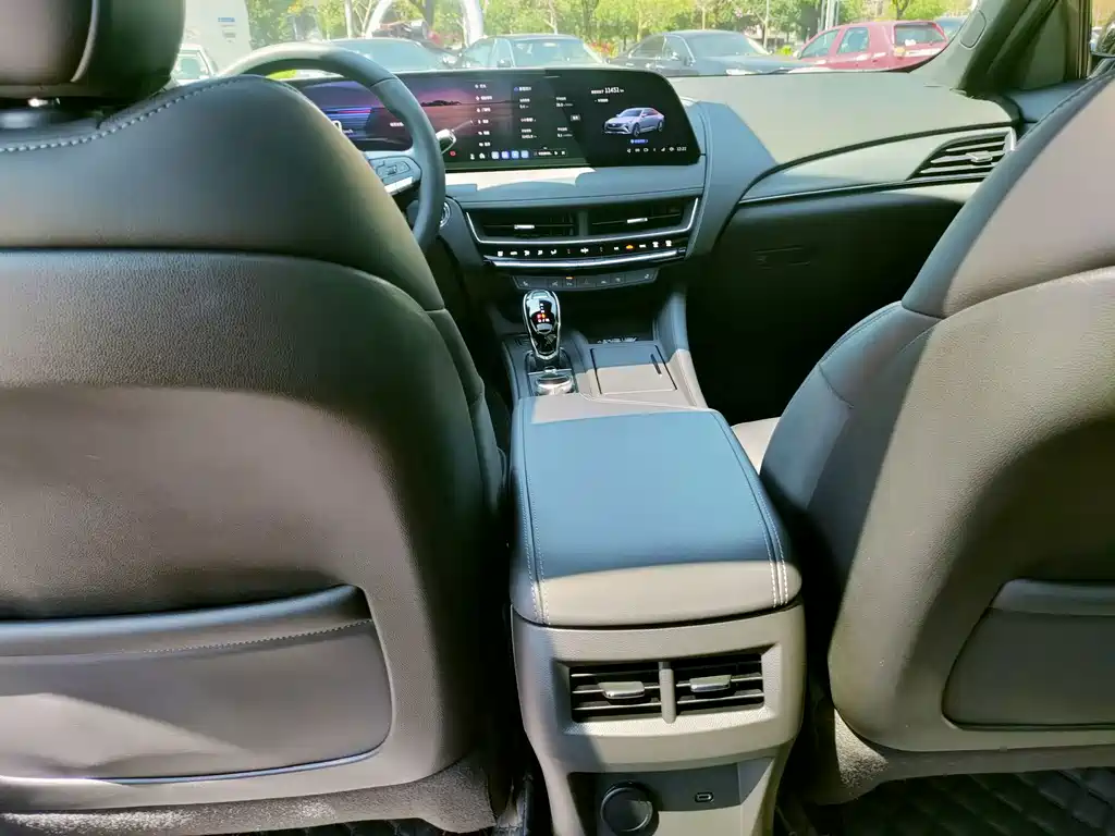 Cadillac CT5 — миниатюра 22
