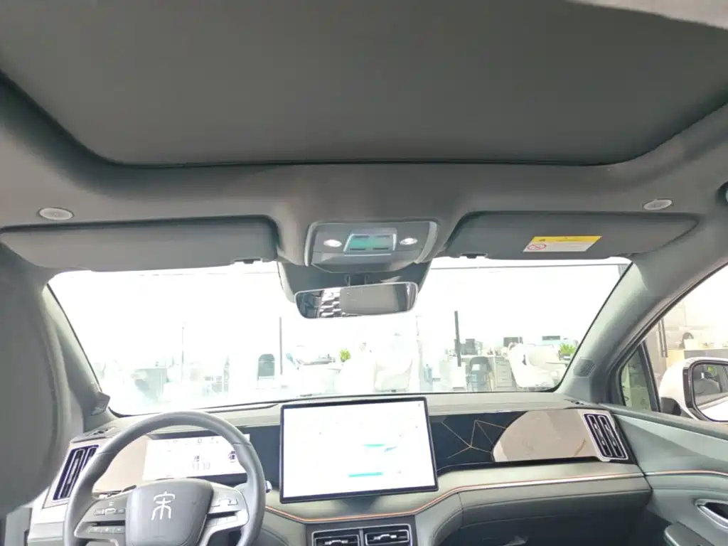 Заказать BYD L DM-i 2026 года за 2 667 819 ₽  из Китая