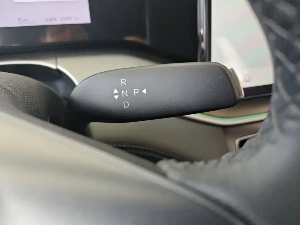 Заказать BYD L DM-i 2026 года за 2 667 819 ₽  из Китая