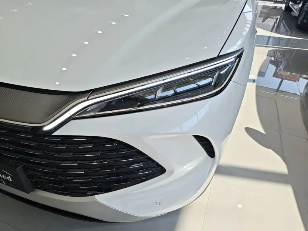 Заказать BYD L DM-i 2026 года за 2 667 819 ₽  из Китая