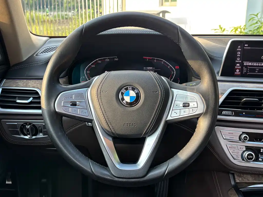 BMW 7 Series — миниатюра 17