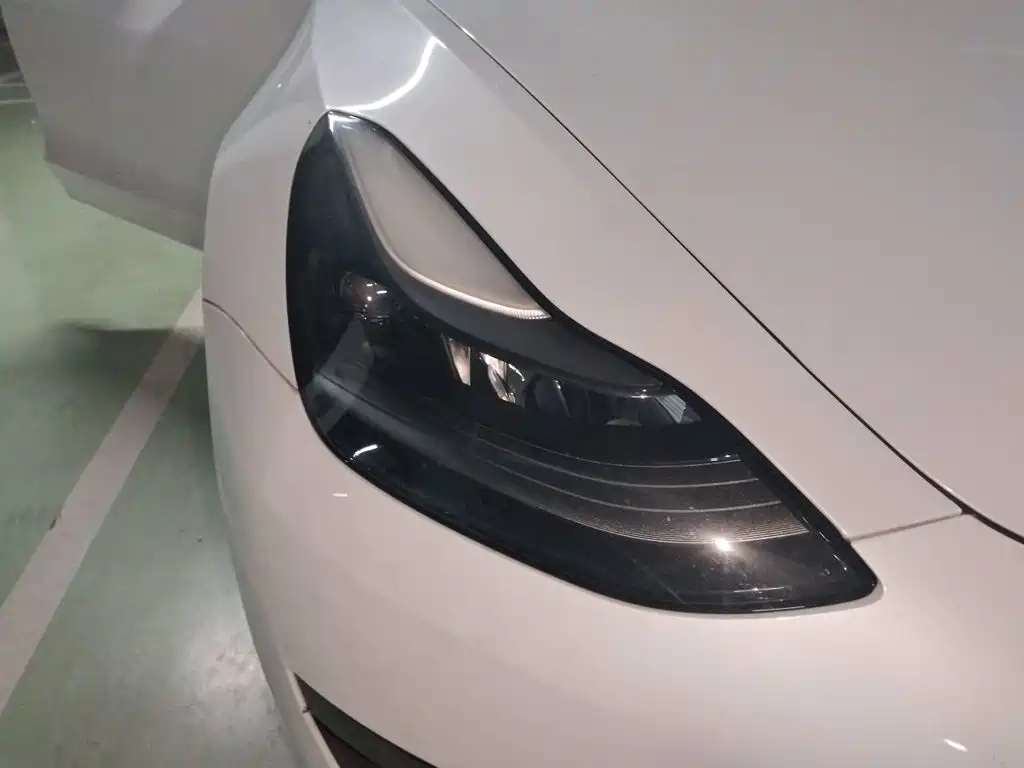 Tesla Model 3 — миниатюра 7