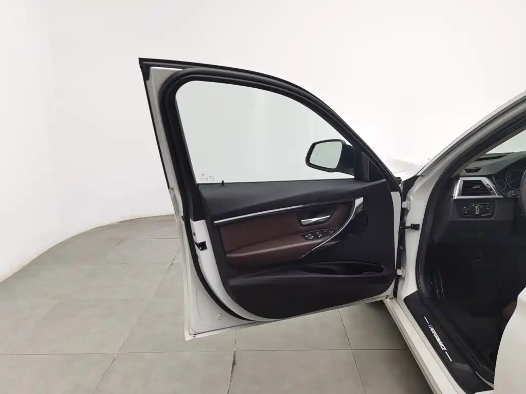 BMW 3 Series — миниатюра 8