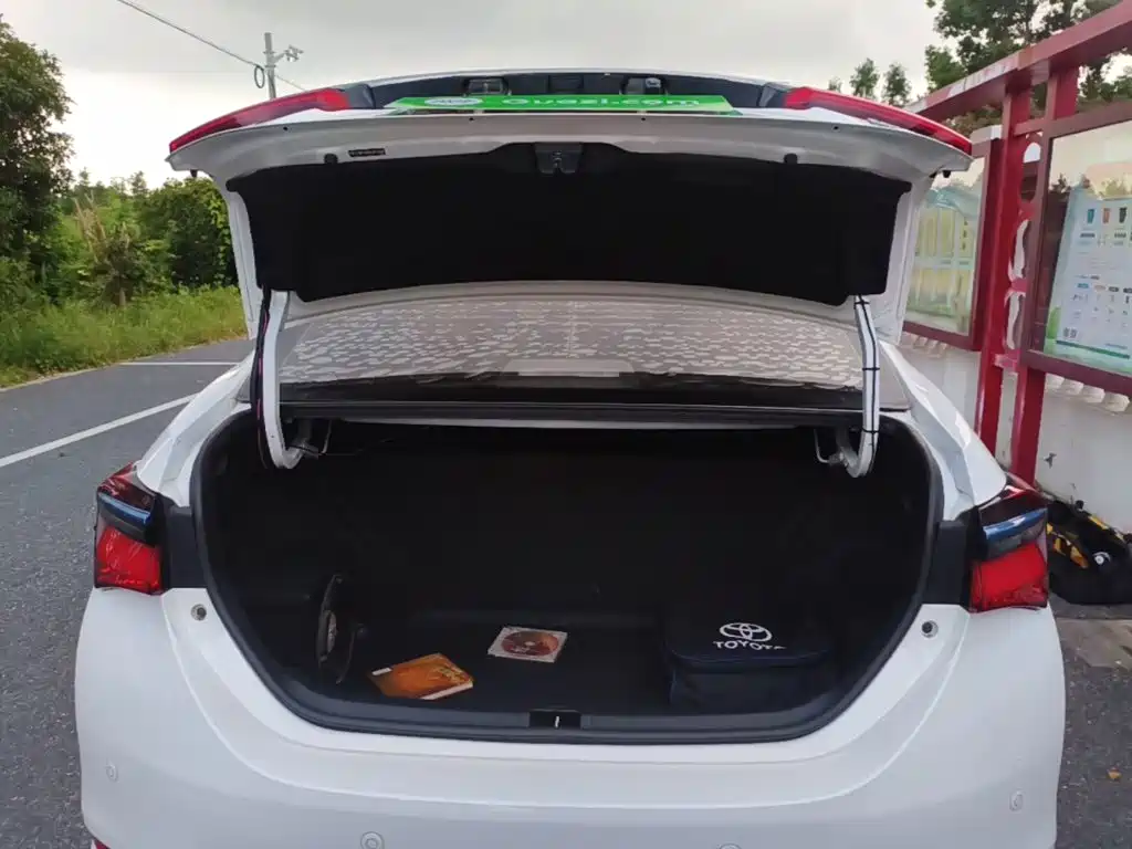 Toyota Corolla Hybrid — миниатюра 19