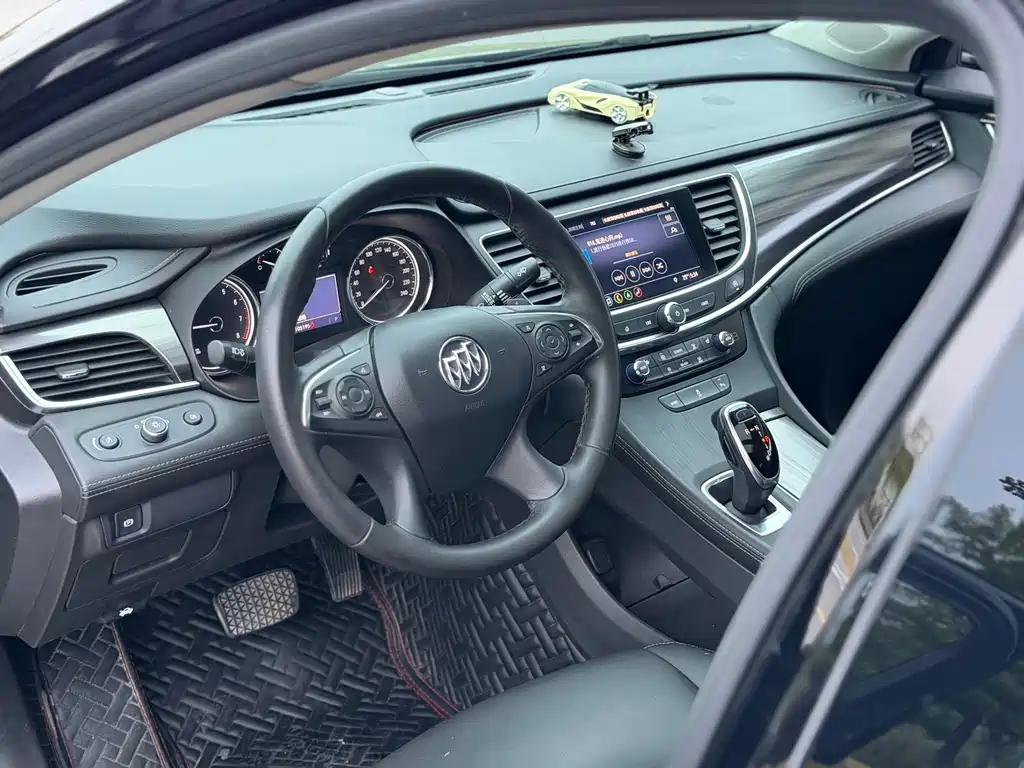 Buick LaCrosse — миниатюра 10
