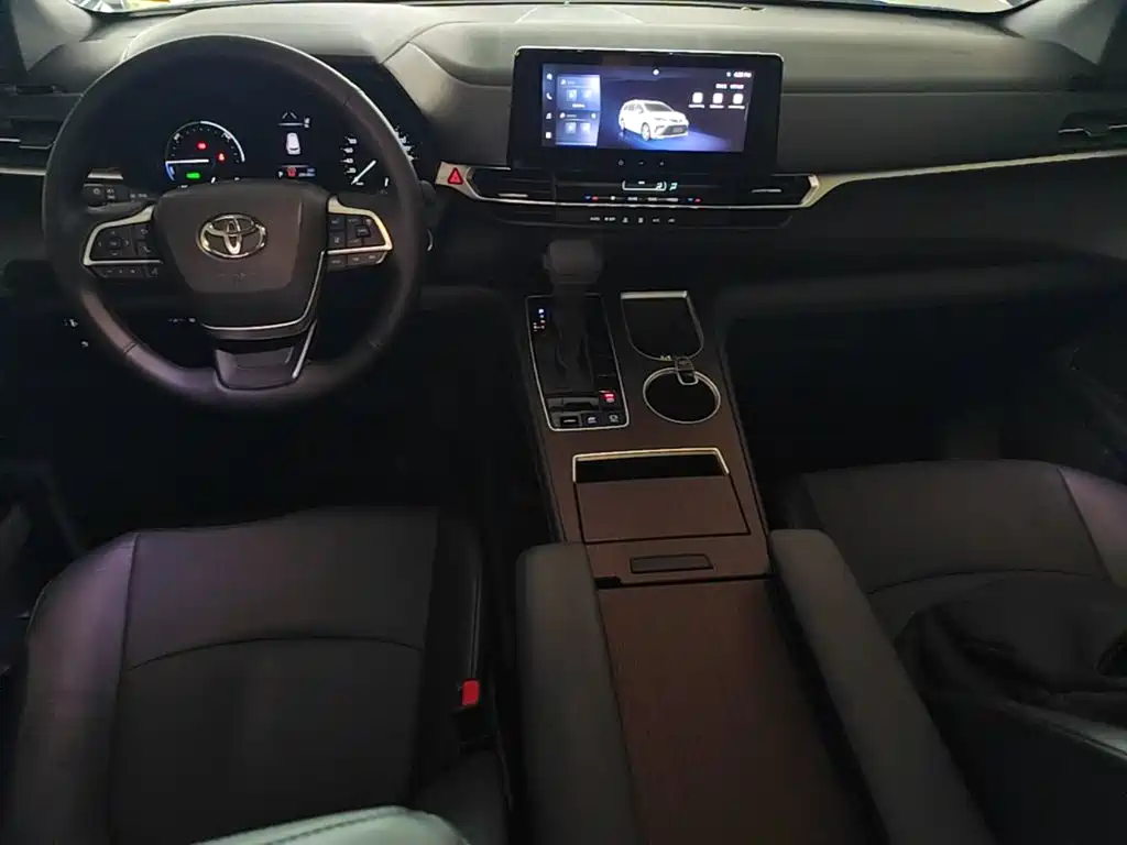 Toyota Granvia — миниатюра 10