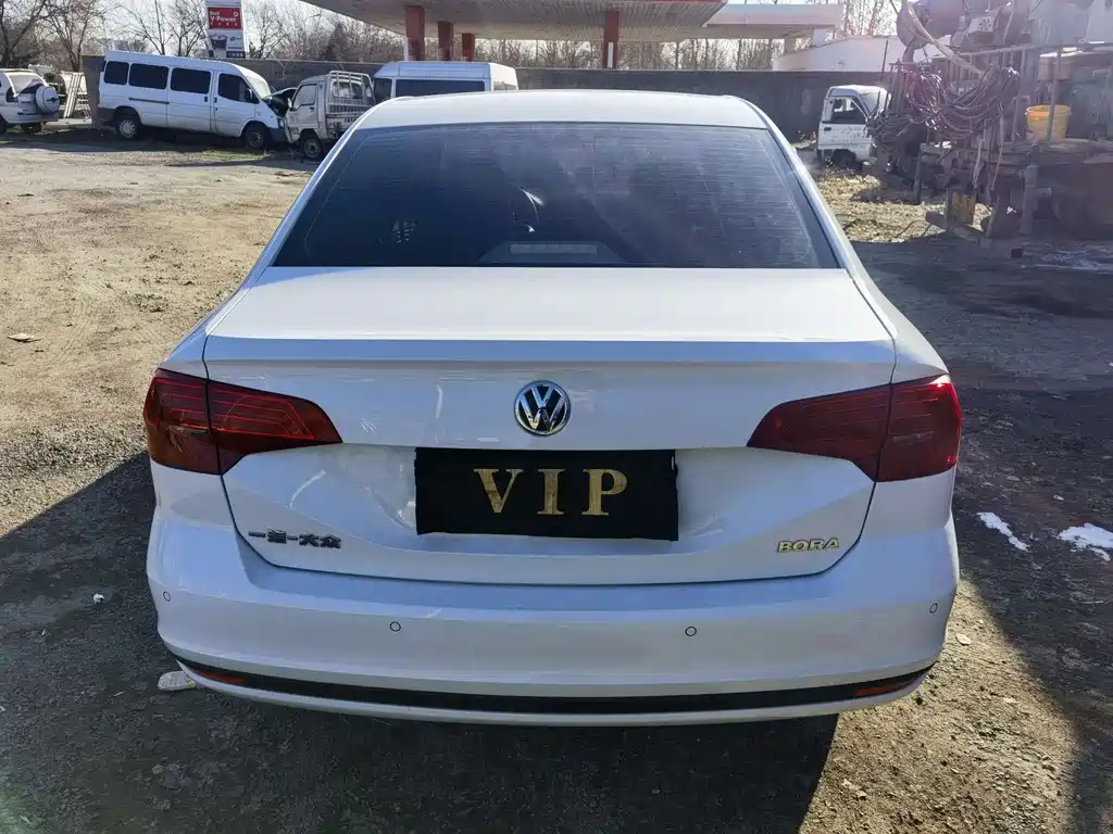 VOLKSWAGEN BORA