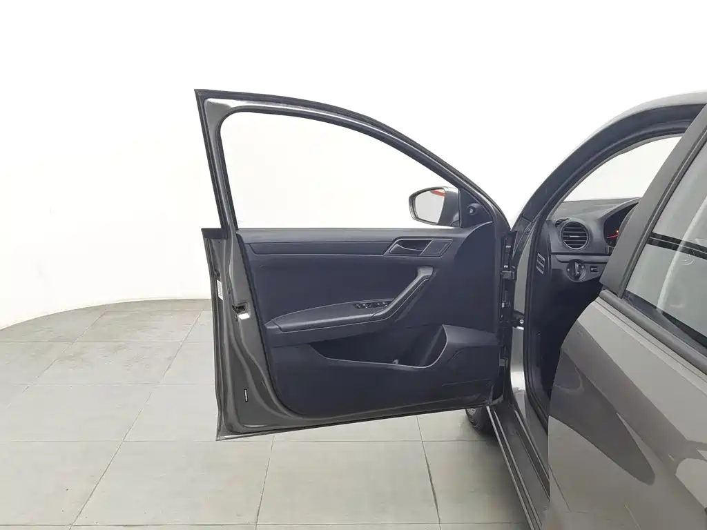 Volkswagen Jetta 2015 1.6L MT Fashion