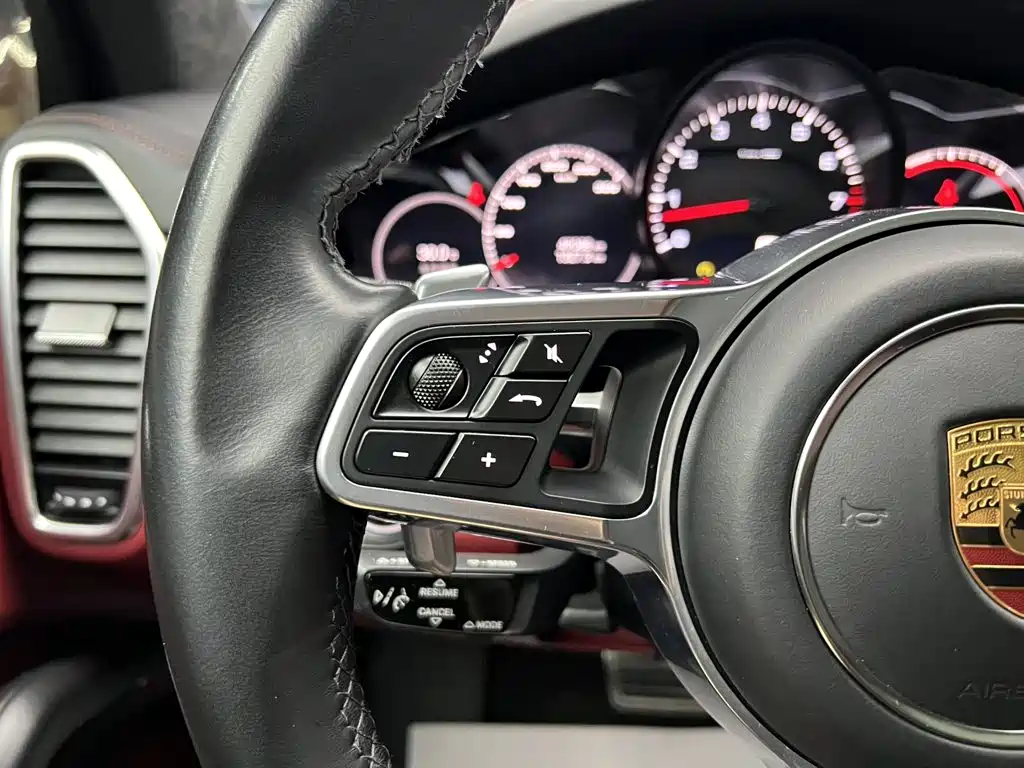 Porsche Cayenne — миниатюра 23