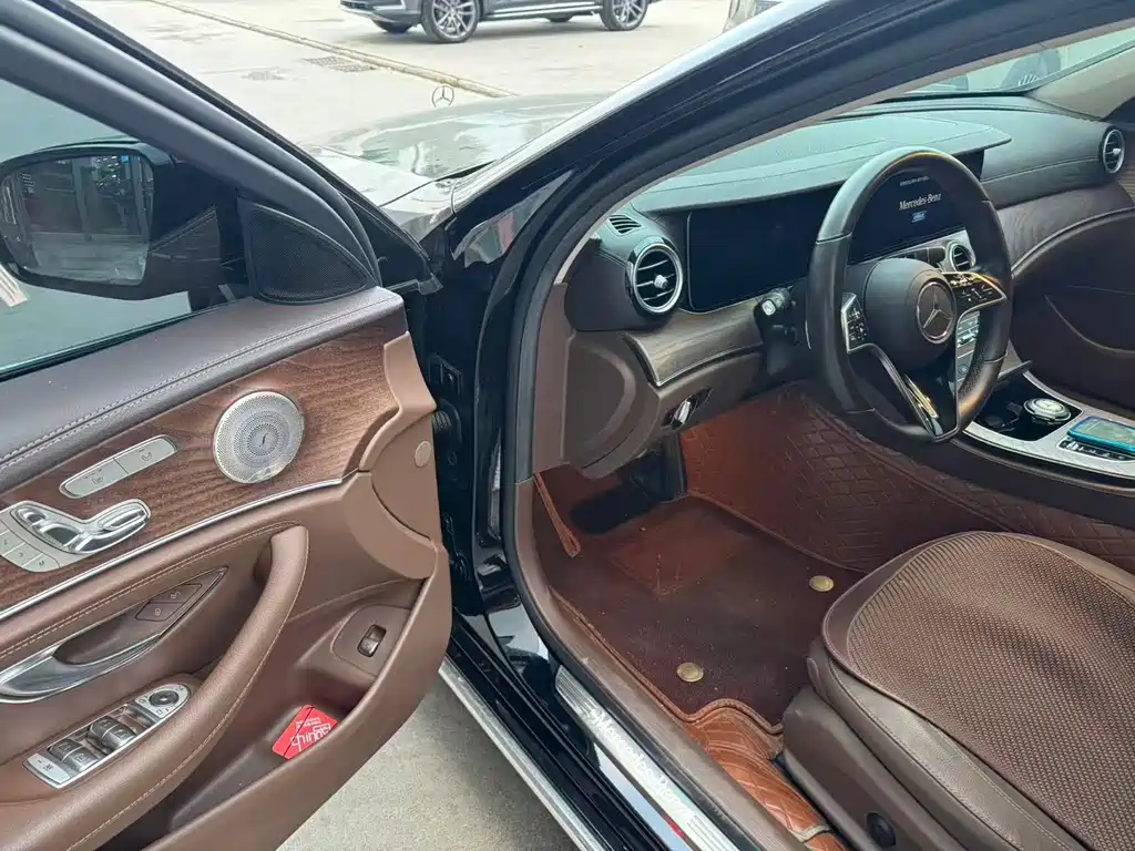 Mercedes-Benz E-Class — миниатюра 4