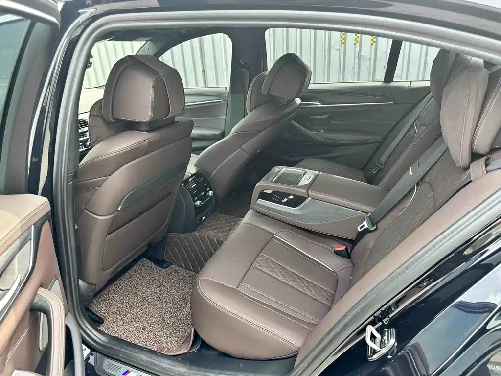 BMW 5 Series — миниатюра 13