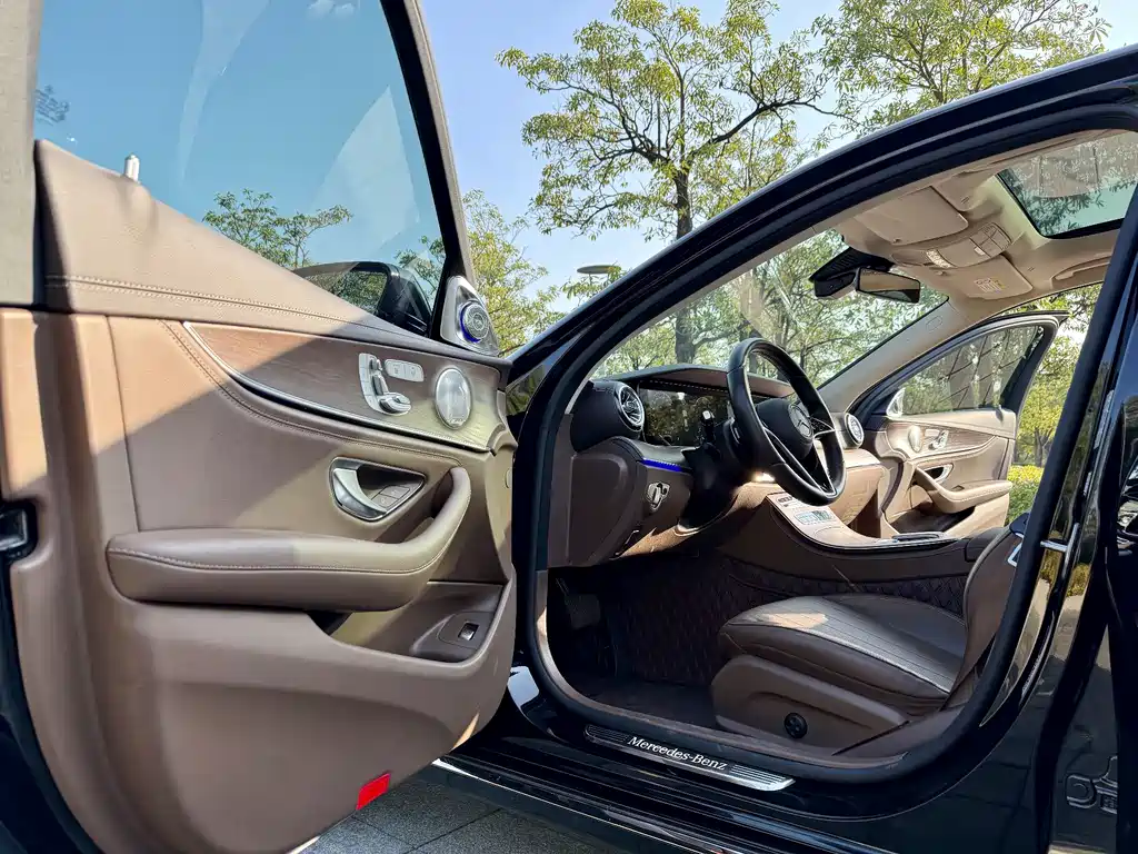 Mercedes-Benz E-Class — миниатюра 6