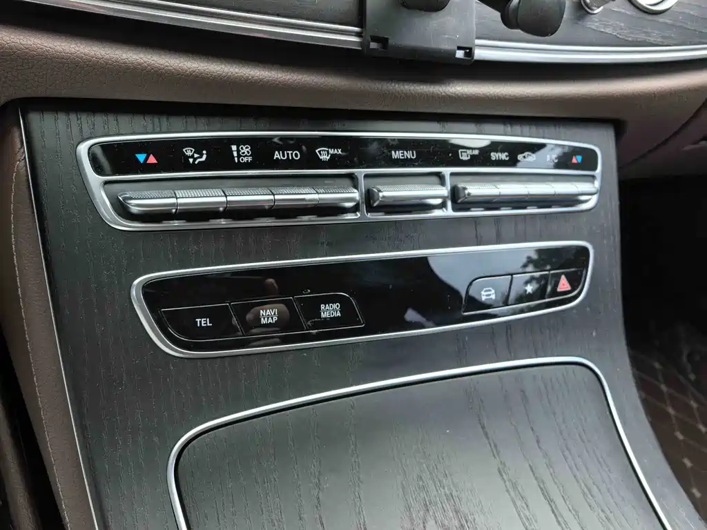 Mercedes-Benz E-Class — миниатюра 16