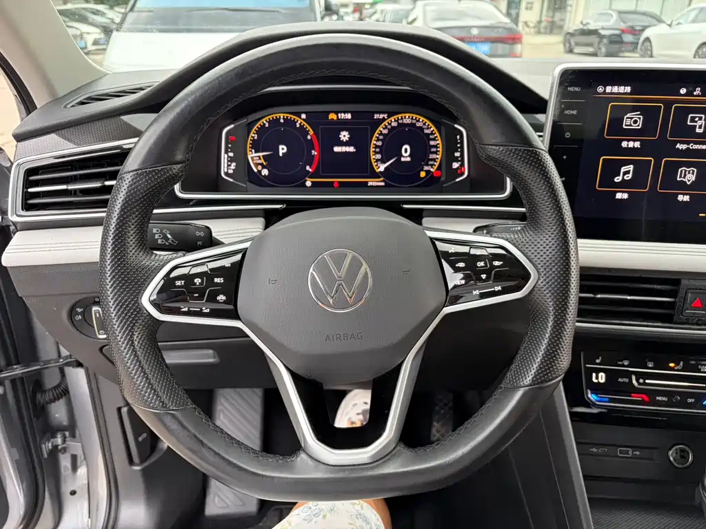 Volkswagen Tiguan L — миниатюра 12