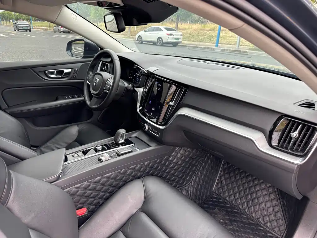 Volvo S60 — миниатюра 19